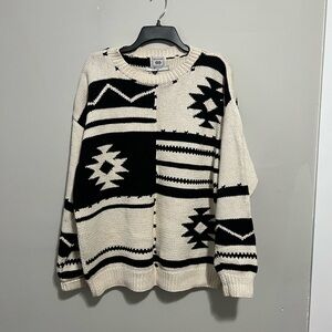 Geometric Patterned Crew Neck Sweater - Black & Cream